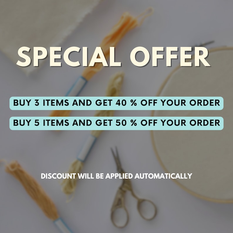 Puede incluir: Un fondo blanco con el texto "SPECIAL OFFER" en letras grandes, negritas y blancas. Debajo del texto hay dos cuadros azules con el texto "BUY 3 ITEMS AND GET 40% OFF YOUR ORDER" y "BUY 5 ITEMS AND GET 50% OFF YOUR ORDER". Debajo de los cuadros est&aacute; el texto "DISCOUNT WILL BE APPLIED AUTOMATICALLY".