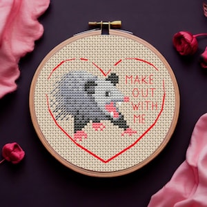 Possum drôle Saint-Valentin motif PDF, broderie coeur mignon opossum, mini point animal de la forêt pour cadeaux de la Saint-Valentin