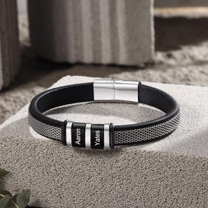Pulsera personalizada para hombre: pulsera negra personalizada con dijes de nombre grabados, de acero inoxidable, regalo para papá, esposo, hijo o novio.
