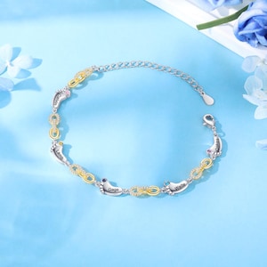 Pulsera personalizada de pies de bebé con 1 a 4 nombres y piedras de nacimiento: joyería personalizada con huellas para mamá, abuela o madre de varios hijos.
