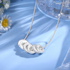 Collana con nome inciso per la mamma, collana con ciondolo a cerchio personalizzato con nomi dei bambini, regalo per la moglie, gioielli personalizzati per lei, collana con targhetta identificativa.