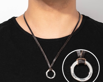 Collana da uomo personalizzata – Regalo personalizzato per marito o fidanzato – Ciondolo con nome inciso su catena in pelle regolabile – Regalo per lui