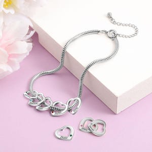 Pulsera personalizada con nombre y piedra de nacimiento: joyería con dije de corazón personalizado para mamá o abuela; pulsera con nombre familiar grabado, regalo para el Día de la Madre.