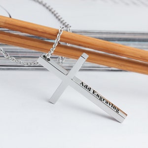 Collar con cruz grabada: colgante cristiano personalizado en negro o plata para hombre, collar con mensaje religioso personalizado, regalo para esposo o papá.