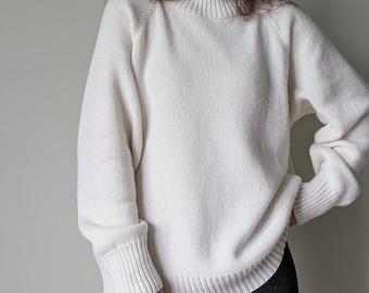 メリノカシミヤタートルネックセーター｜レディースソフトウールニットジャンパー｜秋冬用ハイネックプルオーバー｜ミニマルなゆったりフィットセーター