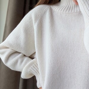 Merino & Kaschmir Rollkragenpullover | Klassischer Herbst Winter Strickpullover aus Wolle Schlichter weicher warmer Rollkragen | Minimalistische Basic Loose Fit Bild 5