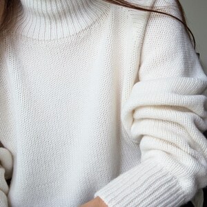 Merino & Kaschmir Rollkragenpullover | Klassischer Herbst Winter Strickpullover aus Wolle Schlichter weicher warmer Rollkragen | Minimalistische Basic Loose Fit Bild 11