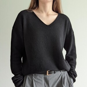 Jersey ligero de merino y cachemir / Jersey de cuello en V suave y delicado / Jersey clásico de punto informal / Prenda básica minimalista de lana natural Negro