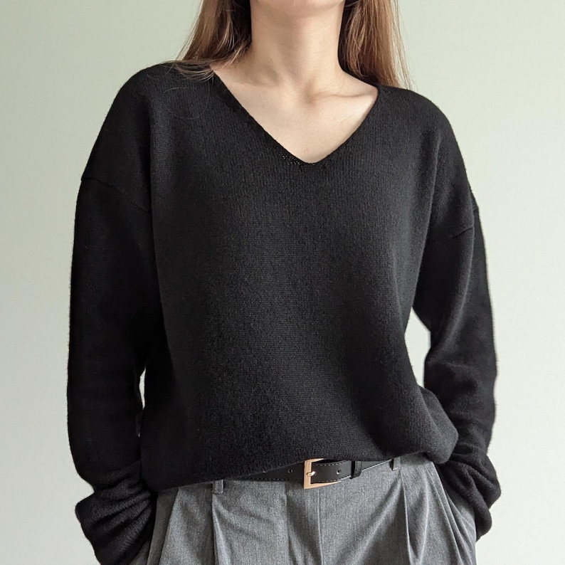 Jersey ligero de merino y cachemir / Jersey de cuello en V suave y delicado / Jersey clásico de punto informal / Prenda básica minimalista de lana natural Negro