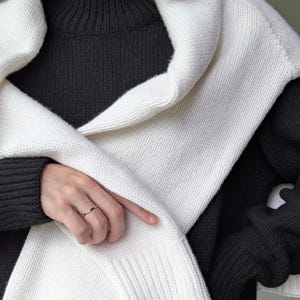 Merino & Kaschmir Rollkragenpullover | Klassischer Herbst Winter Strickpullover aus Wolle Schlichter weicher warmer Rollkragen | Minimalistische Basic Loose Fit Bild 17