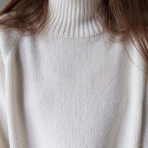 Merino & Kaschmir Rollkragenpullover | Klassischer Herbst Winter Strickpullover aus Wolle Schlichter weicher warmer Rollkragen | Minimalistische Basic Loose Fit Bild 13