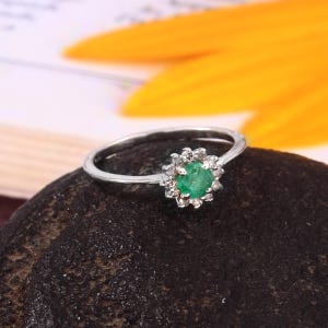 Emerald Ring – 925 Sterling Silver May Birthstone Ring – Round Green Gemstone with Diamond Accents – Classic Promise Ring – Gift for Her
