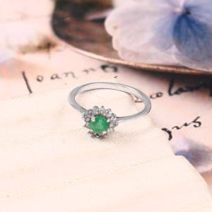 Emerald Ring – 925 Sterling Silver May Birthstone Ring – Round Green Gemstone with Diamond Accents – Classic Promise Ring – Gift for Her