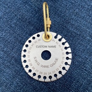 Calibre de alambre estándar de metal SWG Herramienta de medición de espesor para fabricación de joyas Alambres y láminas Llavero portátil personalizado