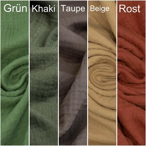 K&ouml;nnte beinhalten: F&uuml;nf Stoffmuster in verschiedenen Farben: Gr&uuml;n, Khaki, Taupe, Beige und Rost. Der Stoff ist weich und texturiert.