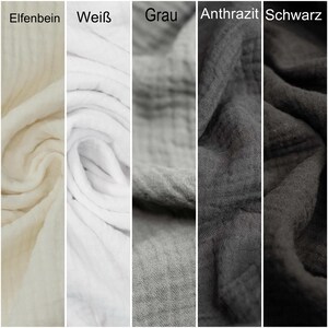 K&ouml;nnte beinhalten: Nahaufnahme von f&uuml;nf Stoffproben in verschiedenen Farben: Elfenbein, Wei&szlig;, Grau, Anthrazit und Schwarz. Der Stoff ist eine weiche, strukturierte Gaze.
