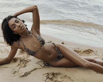 JAGUAR PRINI BIKINI | Schimmernde verstellbare String-Bademode, ethisch hergestellt in Brasilien | Öko-Stoff