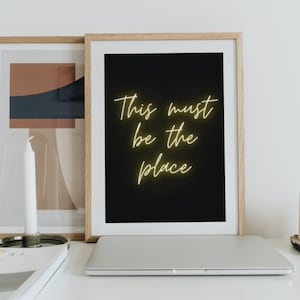 Questo deve essere il posto giusto Insegna al neon Stampa digitale