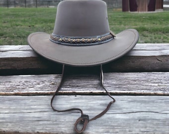 Chapeau Australien robuste en cuir marron - Chapeaux de cow-boy pliables pour bovins en cuir marron par Wombat - France