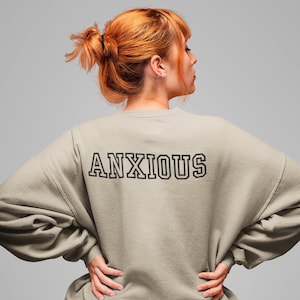 Moletom ansioso, ansiedade/introvertido, moletom estilo universitário com letras universitárias – presente confortável e elegante para ela
