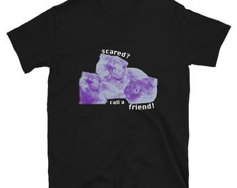 ¿Asustado? Llama a un amigo / Camiseta vintage de estilo urbano / Diseño inspirador / Regalo para amantes de los gatos
