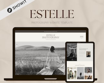 Könnte beinhalten: Eine Website-Vorlage für Fotografen, mit einem Schwarzweißfoto einer Frau, die auf einem Feld sitzt, mit dem Text "ESTELLE PHOTOGRAPHY" und "CREATING MEMORIES, ONE CLICK AT A TIME" auf dem Bildschirm.