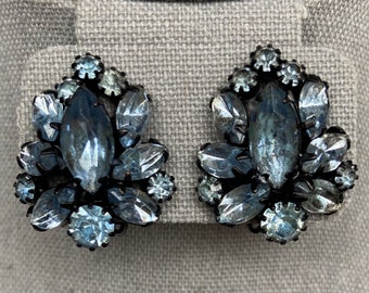 Vintage Weiss blue rhinestone clip-on earrings