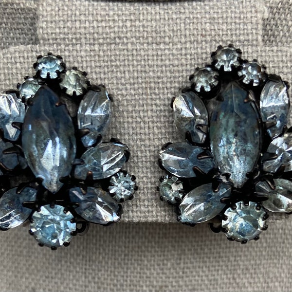 Vintage Weiss blue rhinestone clip-on earrings