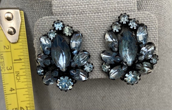 Vintage Weiss blue rhinestone clip-on earrings - image 2