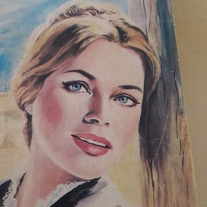 Op de afbeelding: Een vintage paperback boekomslag met een vrouwengezicht op de voorkant. De titel is "Mine de Rien, Hotesse a Bord" door M. de Peretti. Het boek maakt deel uit van de Mirabelle Selection-serie.