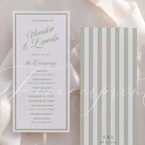 Pode incluir: Dois cartões retangulares de programa de casamento com detalhes em verde sálvia e branco. Um cartão apresenta o texto The Wedding of Scarlett & Lincoln com detalhes da cerimônia. O segundo exibe um padrão de listras verticais em verde sálvia e branco com S & L 08.21.20xx impresso na parte inferior.