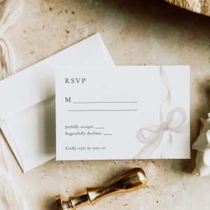 Carte RSVP mariage noeud beige, invitation sinueuse, modèle modifiable, ruban beige, réponse de mariage, carte réponse code QR, carte réponse QR BB24