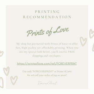 以下が含まれることがあります： 印刷の推奨事項と「Prints of Love」と書かれた緑色のテキストが書かれた白いカード。カードには、Prints of Loveへのリンクと、49ユーロ以上の注文で10％割引になるクーポンコードが記載されています。