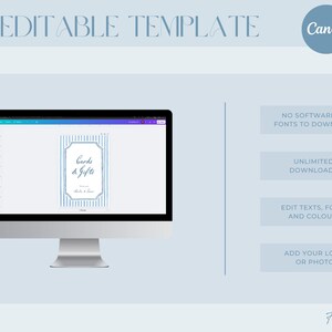 Pu&ograve; includere: Un monitor di computer mostra un modello modificabile fai-da-te per biglietti e regali. Il modello presenta un design a righe blu e bianche con il testo "Cards & Gifts". Il testo include "Nessun software o font da scaricare" e "Download illimitati".