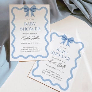 Peut inclure: Invitation de f&ecirc;te pr&eacute;natale bleue et blanche avec un n&oelig;ud bleu et le texte "Rejoignez-nous pour une f&ecirc;te pr&eacute;natale en l'honneur de la future maman Nicole Smith. Samedi 15 mars &agrave; 16h00. Maison de Rachel Adam 2074 Maple Lane, Charleston. RSVP &agrave; Sophie 333.444.5555"