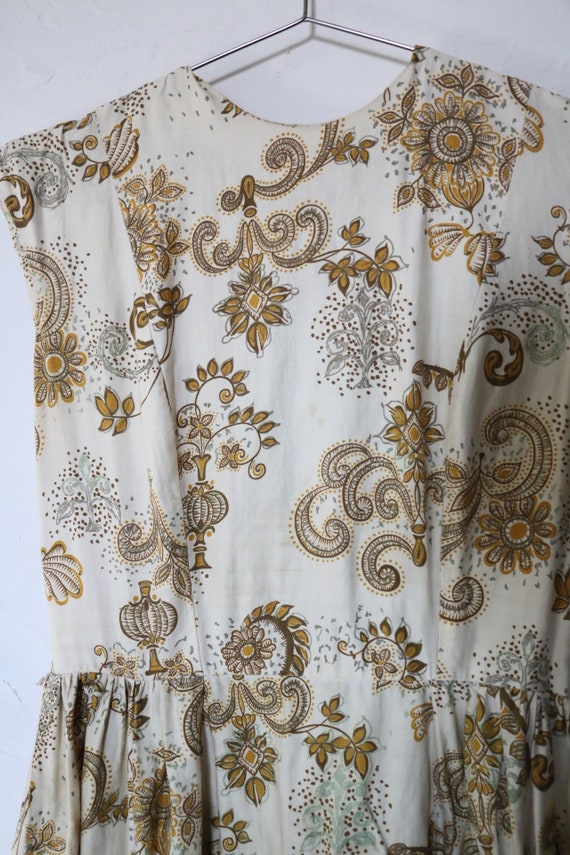 1950s Gold and Ivory Printed Sun Dress - image 4