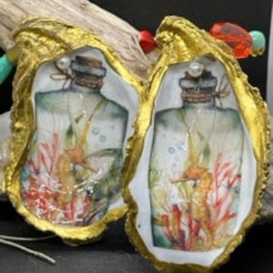 SEAHORSE OYSTER ORNAMENT