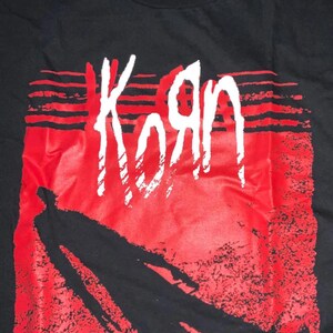 KORN Neckholder T-Shirt Top Metal Rock Punk Goth Konzert Upcycled überarbeiteter zweckentfremdeter Schnitt shredded Festival Distressed Shirt 3