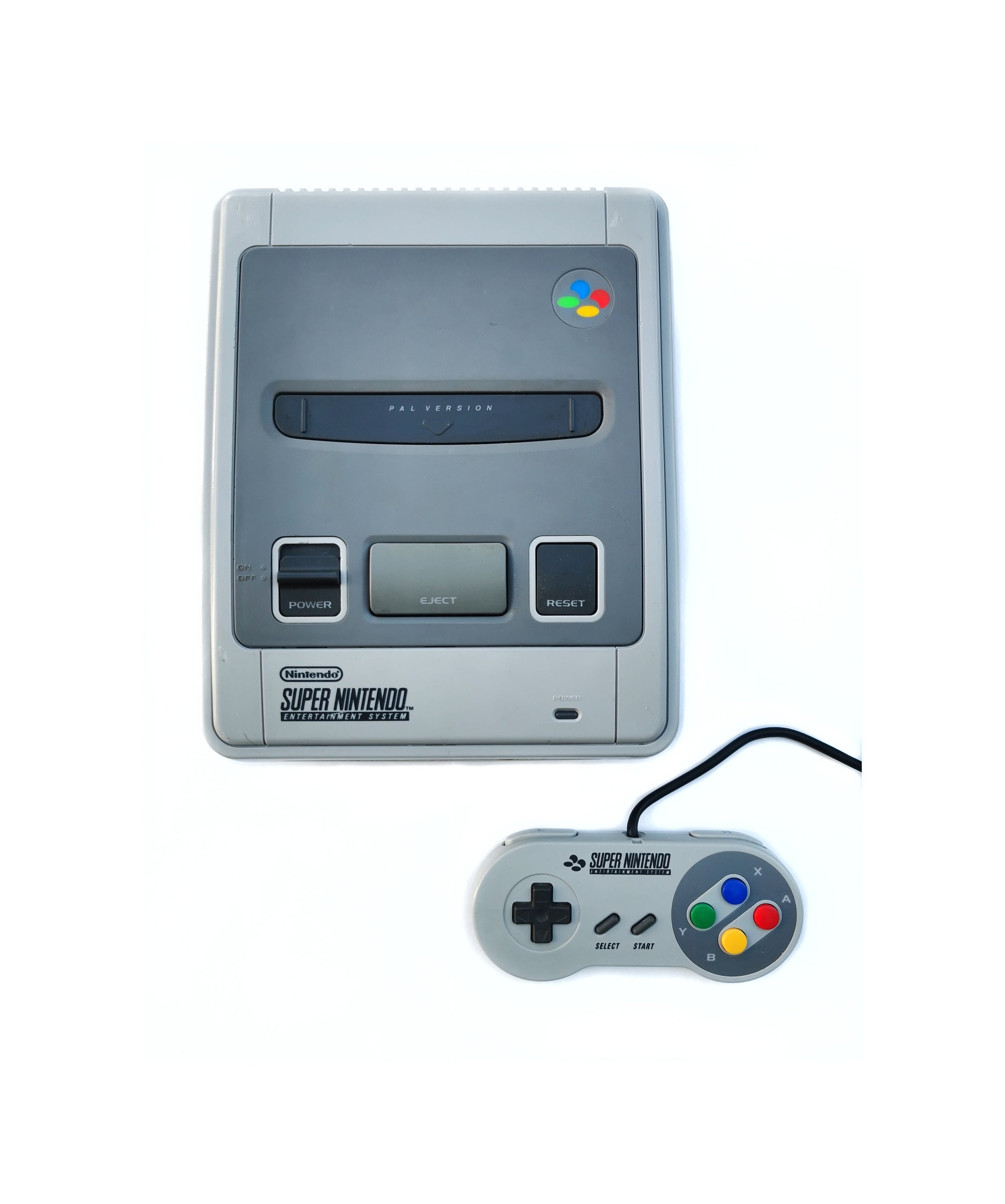GAME CONSOLE, Super Nintendo, Pal Version, as well as 3 games.  Miscellaneous - Modern consumer electronics - Auctionet