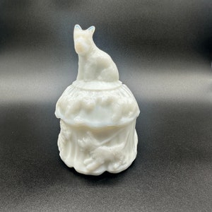 Vintage Akro Agate Milk Slag Glass Scottie Dog Powder Box, Circa 1940s