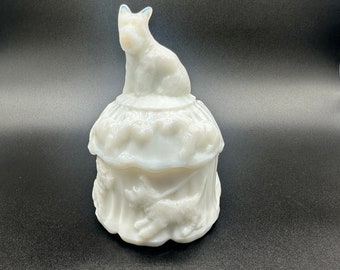 Vintage Akro Agate Milk Slag Glass Scottie Dog Powder Box, Circa 1940s