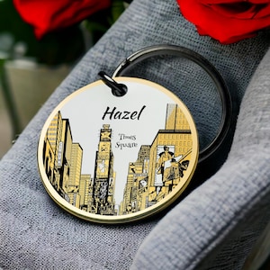 Times Square-sleutelhanger New York gegraveerd gouden reissouvenir aangepaste naam cadeau voor hem Her City-oriëntatiepunt ronde metalen sleutelhanger aandenkentoken