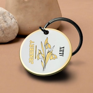 Januari geboorte bloem sleutelhanger sneeuwklokje gouden rand aangepaste naam gegraveerde bloemen metalen ronde sleutelhanger aandenken beste Valentijnsdag cadeau voor hem