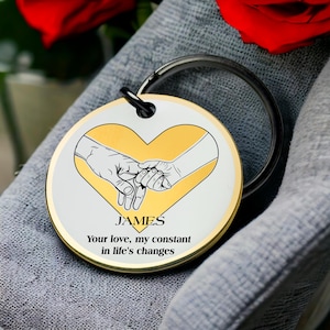 Llavero con forma de corazón con texto "Tomar las manos" y "Lazo de amor", regalo personalizado para padre, hija e hijo, amuleto de recuerdo personalizado, el mejor regalo para San Valentín para él.