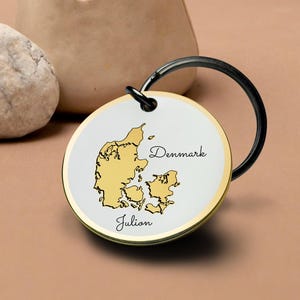 Dänemark Karte Keychain Personalisiertes Metall graviertes Reise-Andenken Benutzerdefiniertes rundes Schlüsselring-Geschenk für Wanderlust und Abenteuer-Liebhaber-Andenkengeschenk