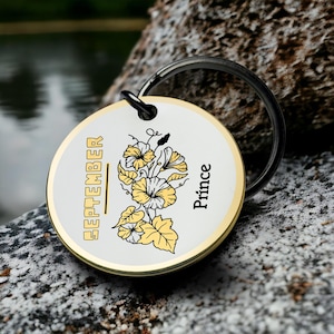 Portachiavi con fiore di nascita di settembre, con bordo dorato inciso, nome floreale personalizzato, ciondolo ricordo, il miglior regalo di San Valentino per lui.