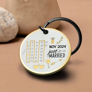 Llavero con calendario de recién casados, llavero con fecha de boda, regalo personalizado para parejas, recuerdo romántico, amuleto de amor, el mejor regalo de San Valentín para él.