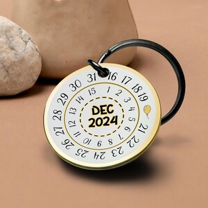 December 2025 sleutelhanger aangepaste kalender sleutelhanger gepersonaliseerde datum cadeau herinnering aandenken romantisch schattig token beste Valentijnsdag cadeau voor hem