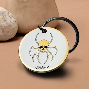 スカルスパイダーキーホルダー ゴシックホラーアートギフト カスタム記念品 ダークな美的不気味なクモのシンボルキーリング 彼へのバレンタインデーギフトに最適