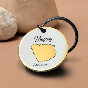 ウルグアイ地図キーホルダー パーソナライズされた旅行ペンダント 刻印入り記念品 メタルキーリング カスタムアドベンチャーチャーム ウルグアイ愛好家へのユニークなギフト チャーム